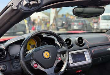 Esperienza di guida su strada in Ferrari a Roma
