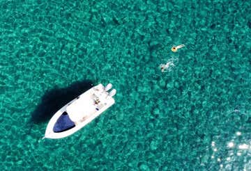 One-day private boat tour around the island of Elba