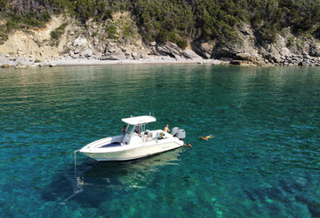 One-day private boat tour around the island of Elba