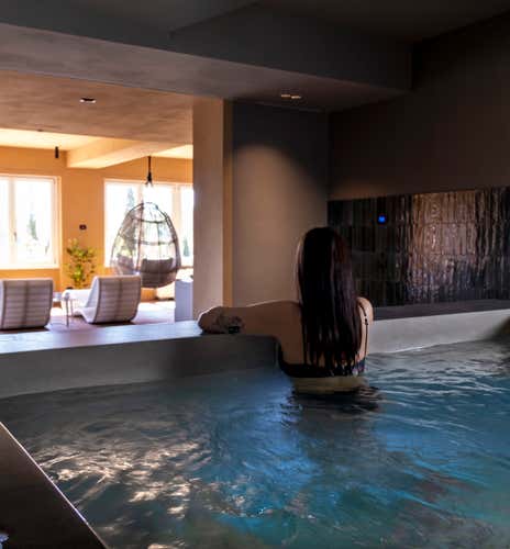 Ingresso in spa panoramica sul lago di Piediluco e massaggio con olio di tartufo