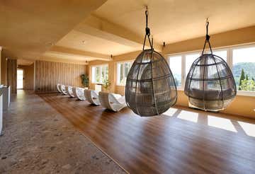 Ingresso in spa panoramica sul lago di Piediluco e massaggio con olio di tartufo