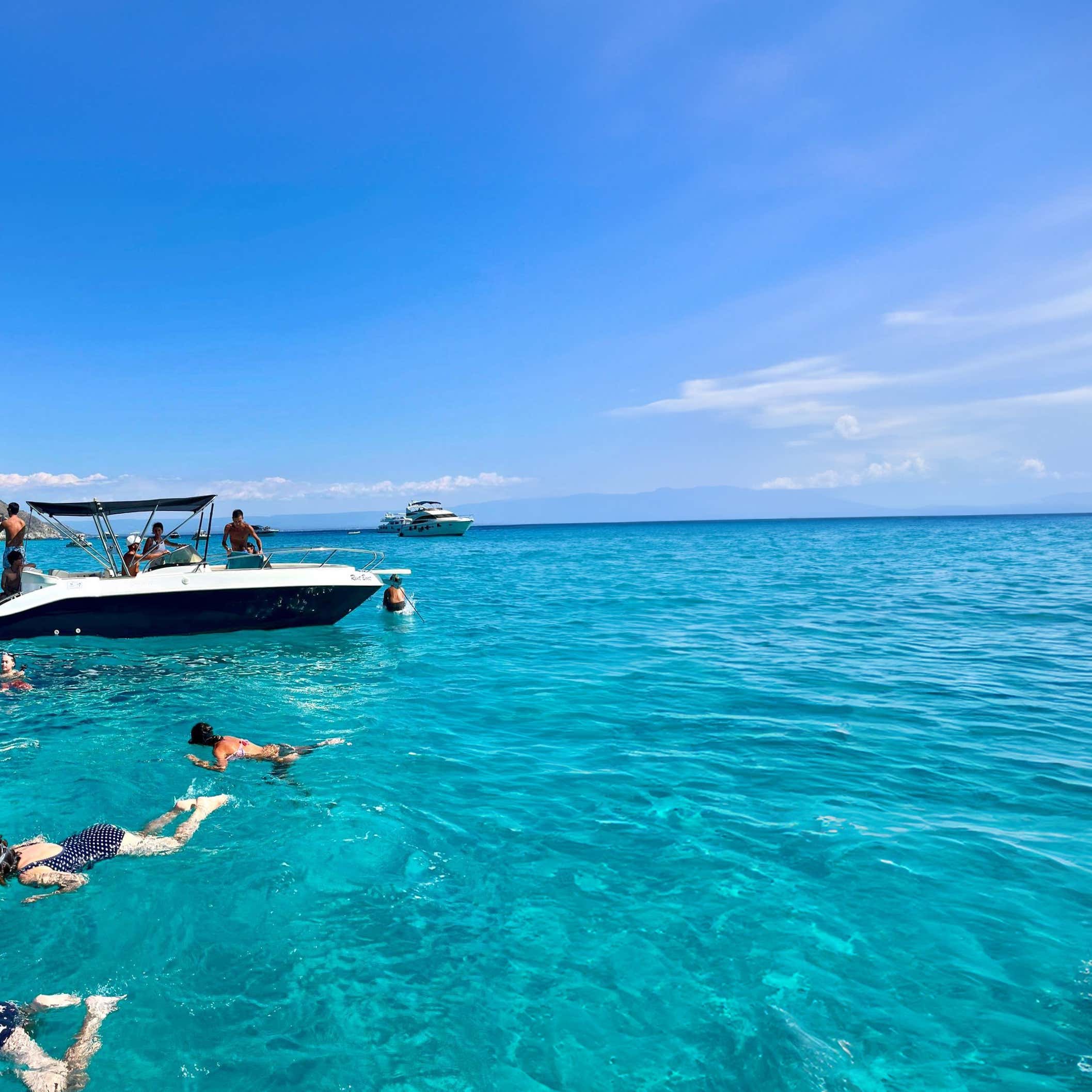 Tour in barca da Tropea a Capo Vaticano con aperitivo | Freedome
