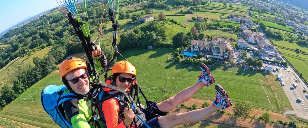 Tandem paragliding flight with video in Borso del Grappa