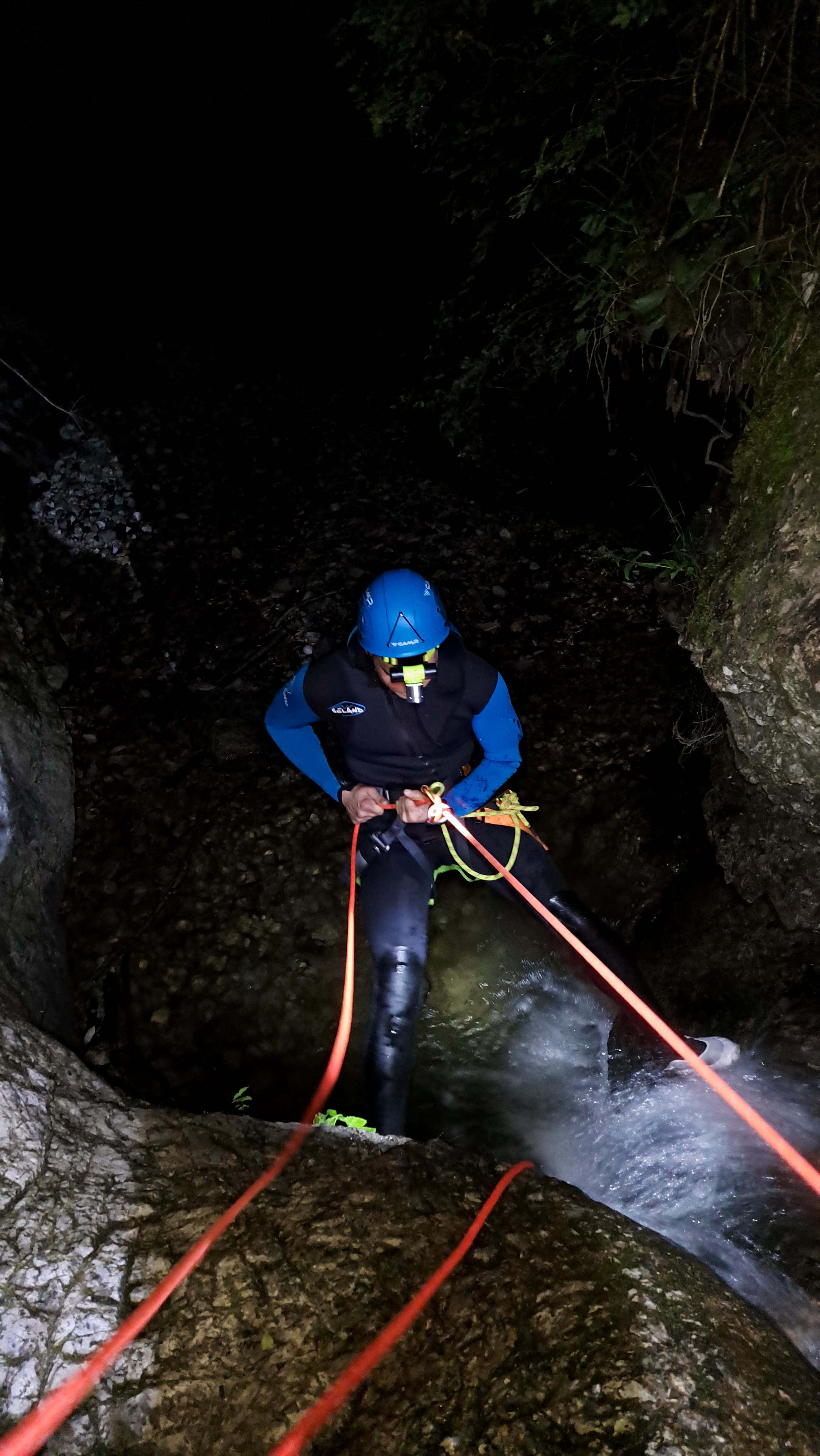 Canyoning notturno nel torrente Froda vicino Varese