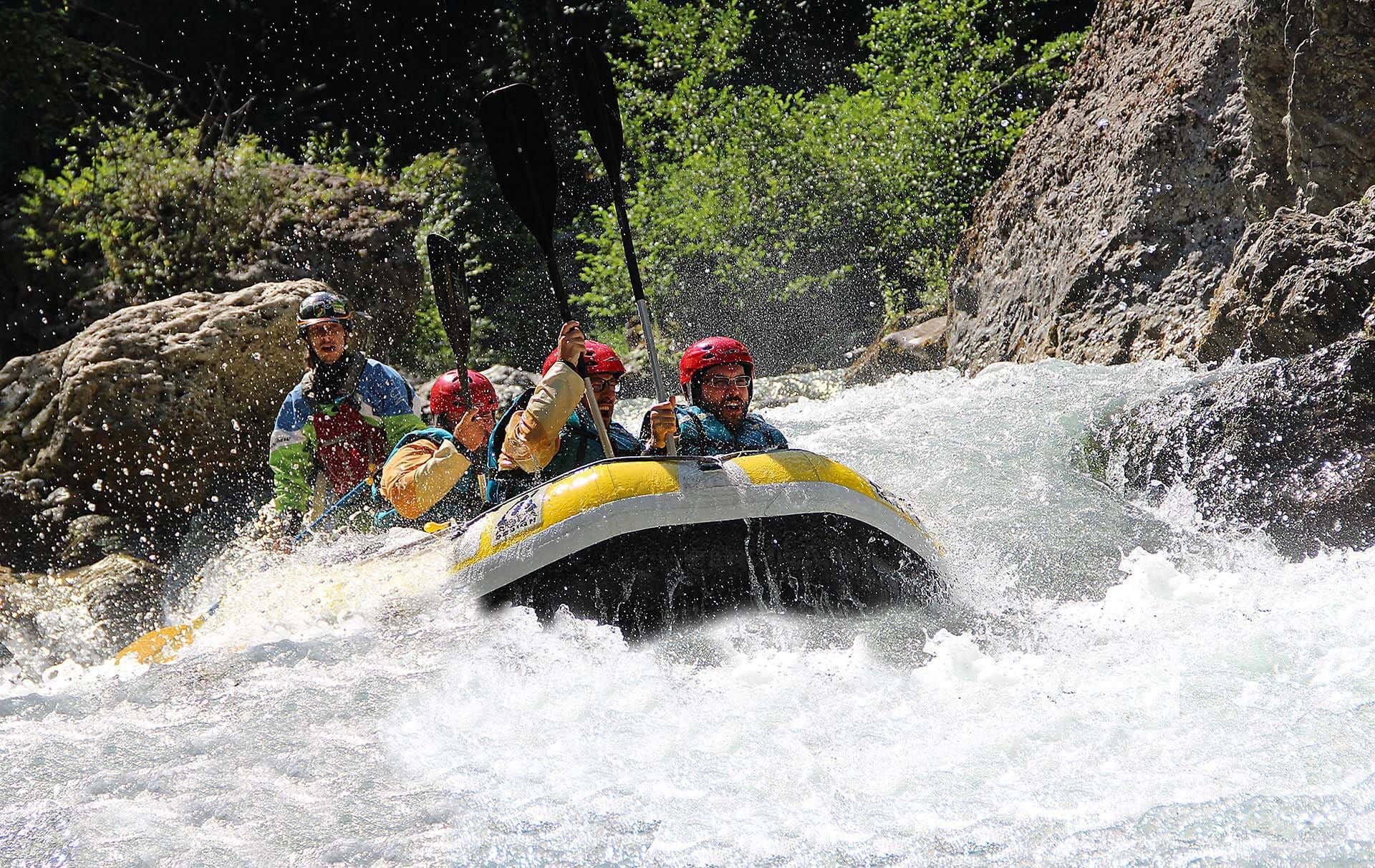 Rafting canyon tra le gole del fiume Lao in Calabria Freedome