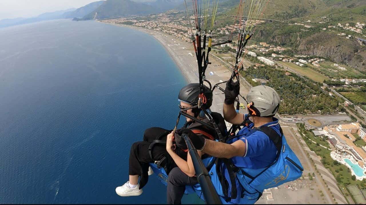 Volo in parapendio biposto a Praia a Mare in provincia di Cosenza