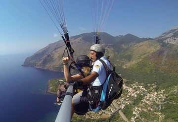 Tandem paragliding flight in Acquafredda di Maratea