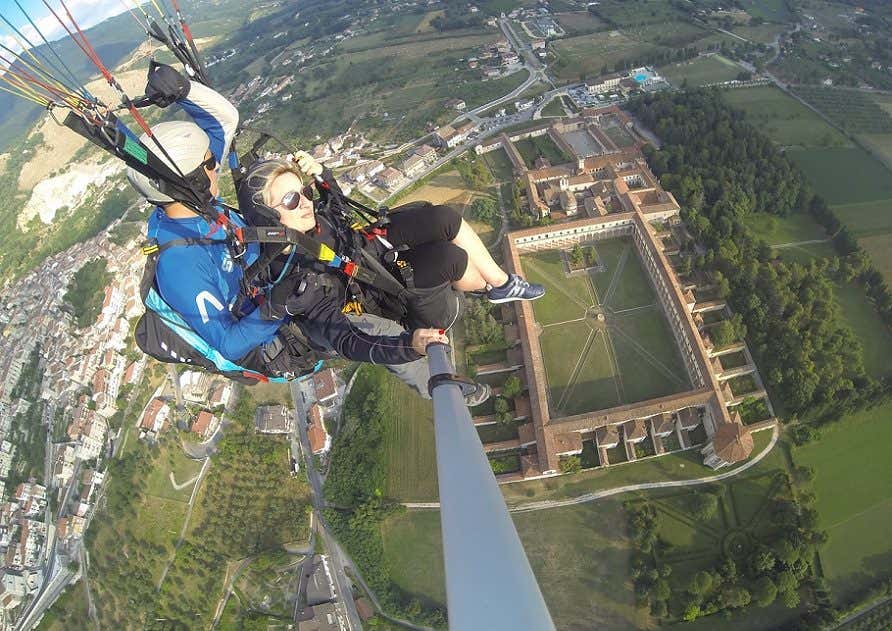 Volo in parapendio biposto sulla Certosa di Padula (SA)