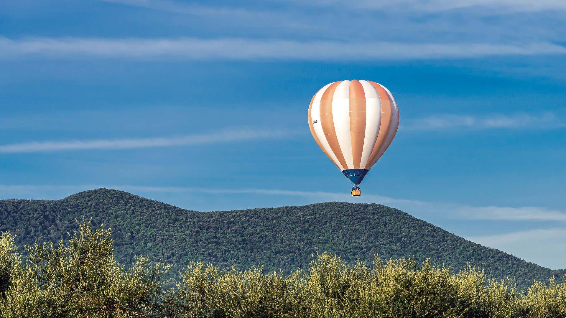 Group hot air balloon flight over central Sicily