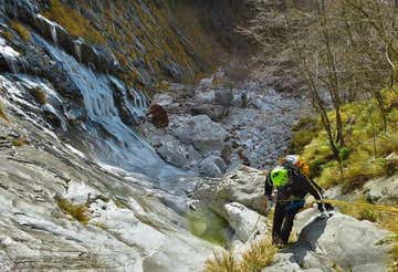Dry Canyoning Canal Pianone nelle Alpi Apuane