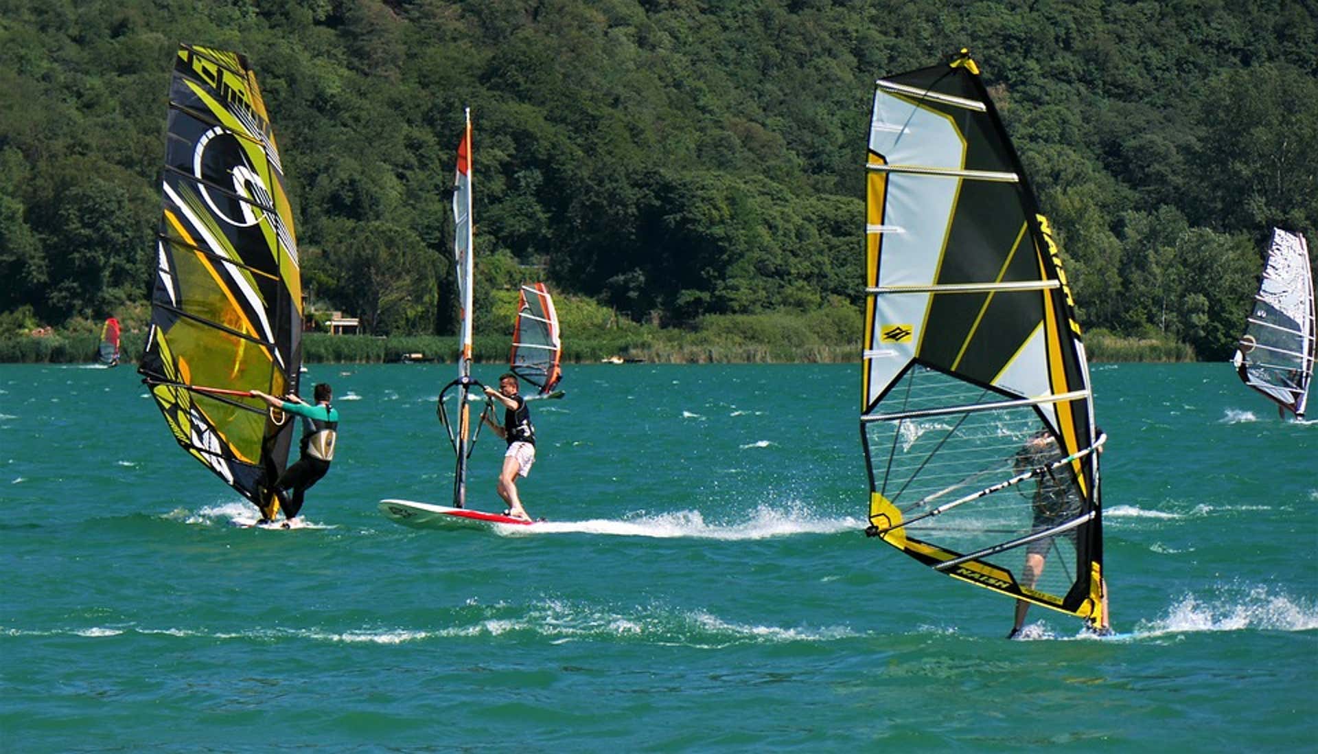 Basic windsurfing lesson on Lake Garda Freedome
