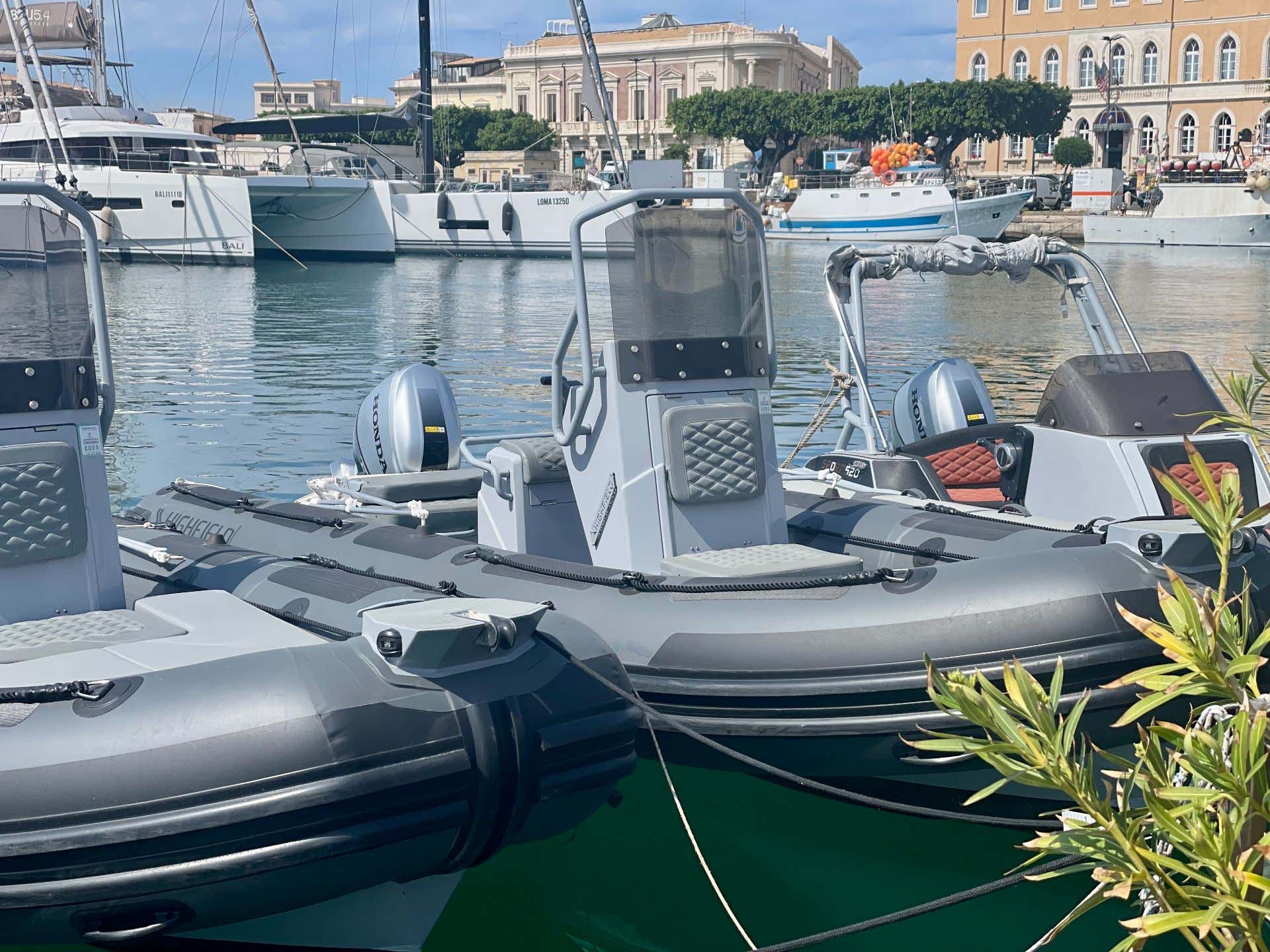 Noleggio Gommone A Siracusa 5 40 M 40 CV Freedome Noleggio Gommone A Siracusa 5 40 M 40 CV Freedome