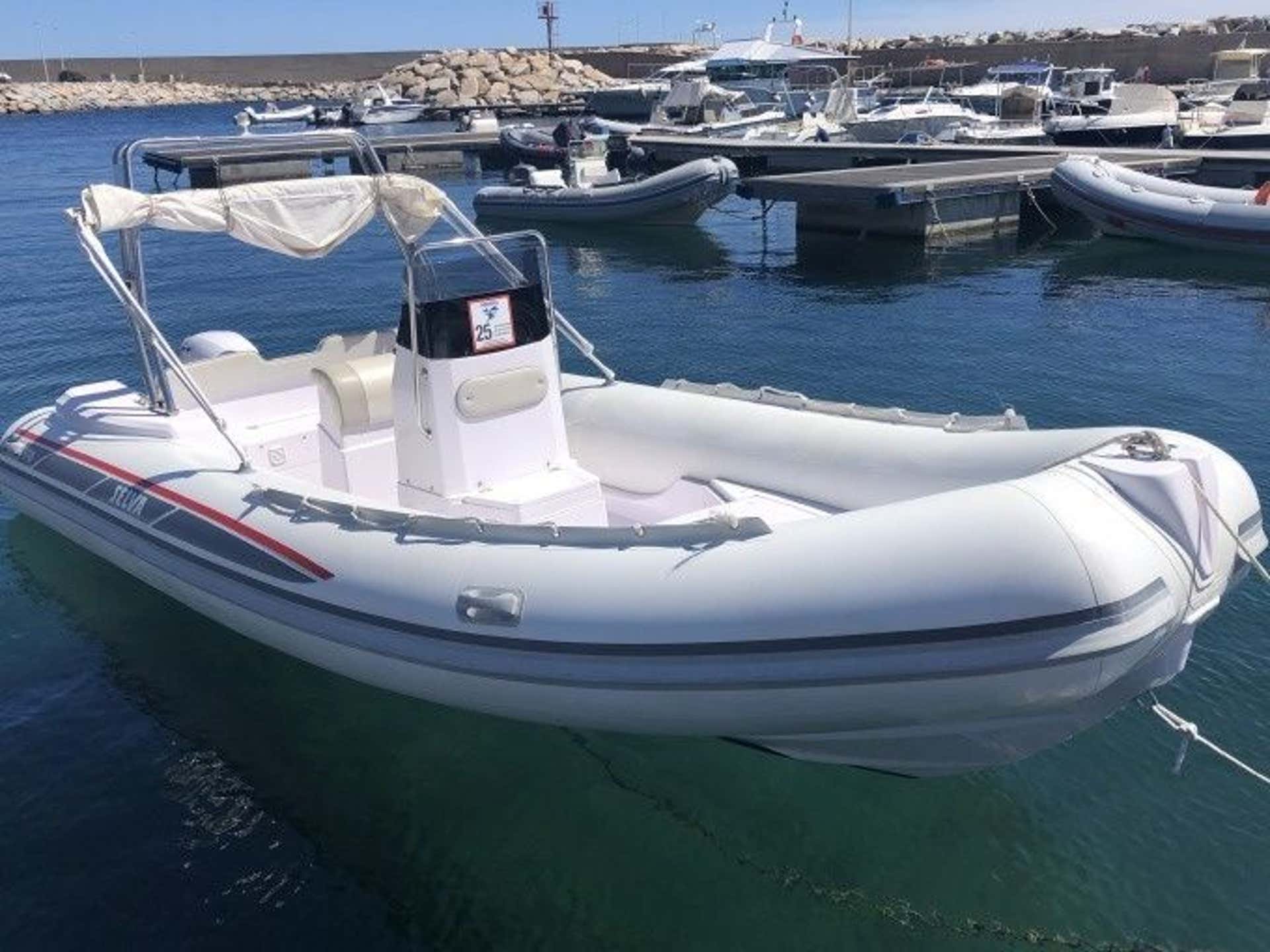 Dinghy rental in Santa Maria Navarrese 5.70 m, 40 hp Freedome