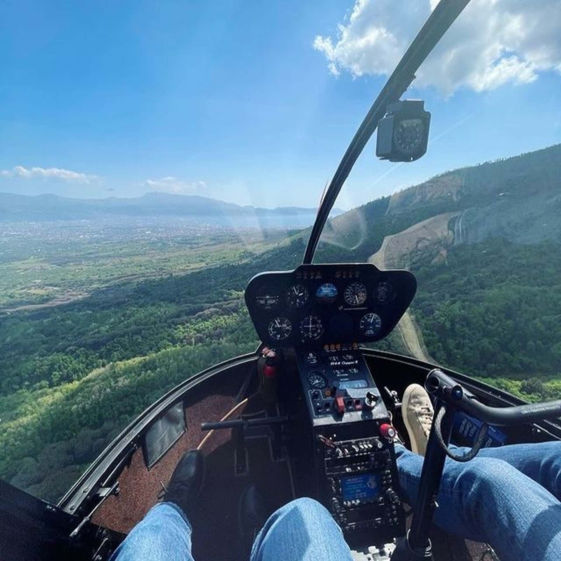 Pilota Di Elicottero Per Un Giorno Vicino Napoli Freedome