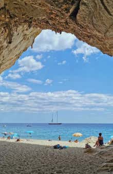 Trekking in Cala Luna